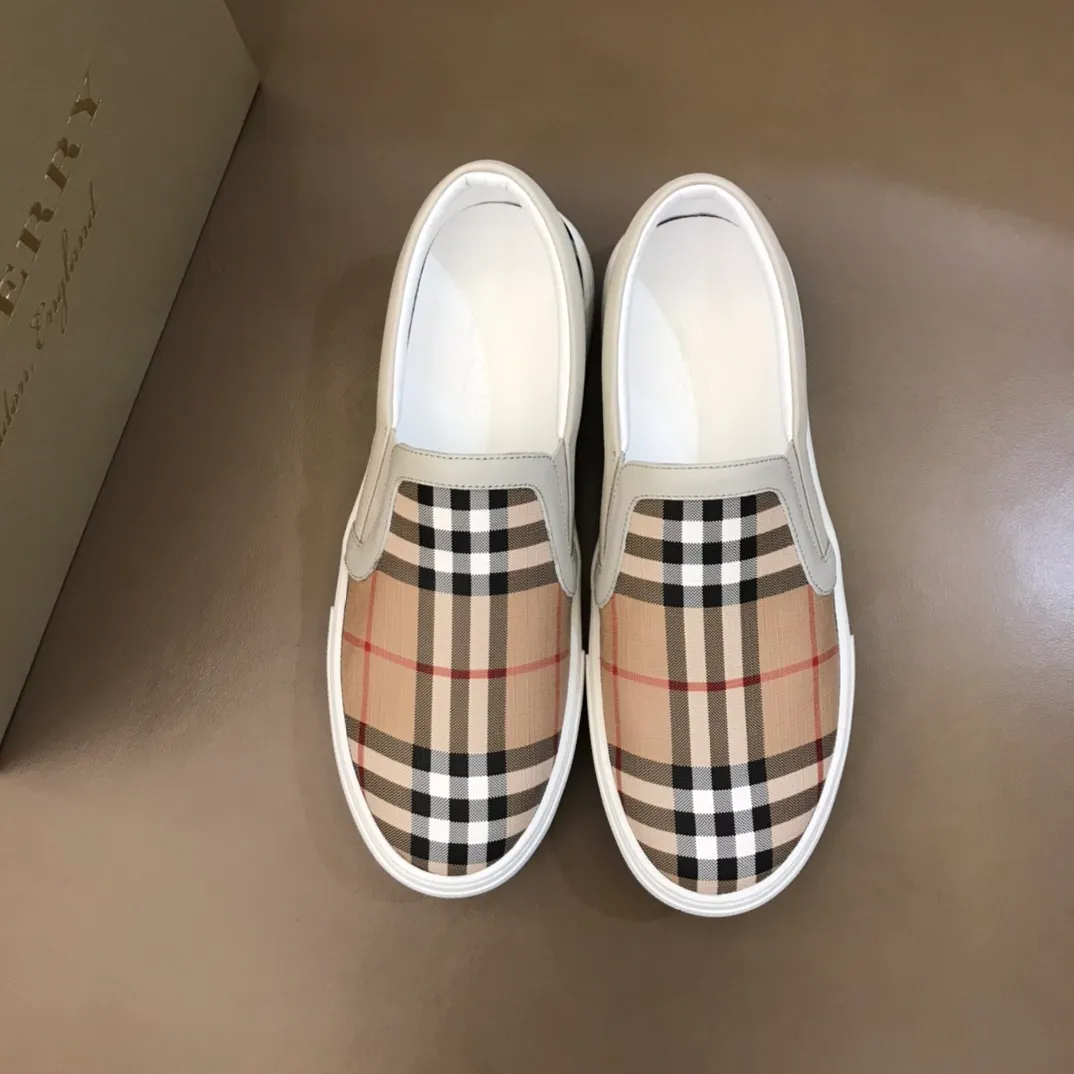 ◾️▫️B’s new spring and summer product, men’s classic low-top sneakers, are reinterpreted with vintage plaid and suede materials, and decorated with a new brand logo. First-layer cowhide lining, embossed Burberry logo on the heel, and original TPU outsole!  P340 Yuan Size: 38-44
